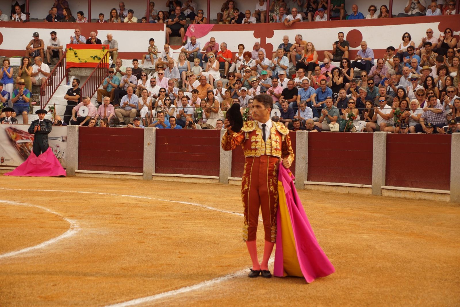 Javier Castaño se despide de Guijuelo y Damián Castaño, su hermano, e Ismael Martín salen a hombros en Guijuelo