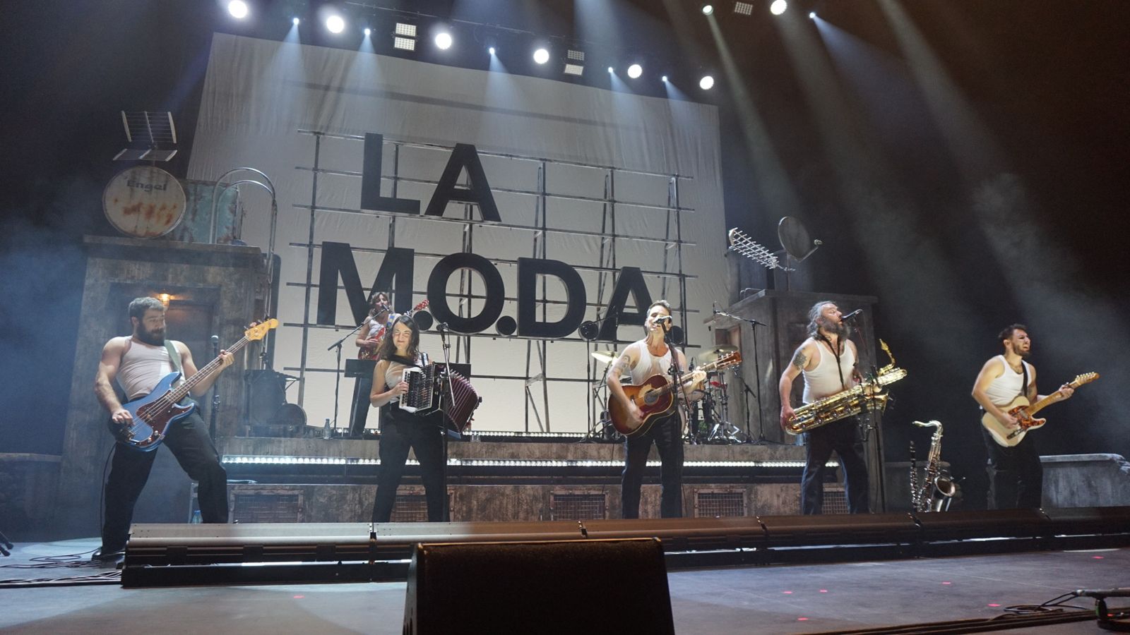 La M.O.D.A. vuelve a salirse en el CAEM