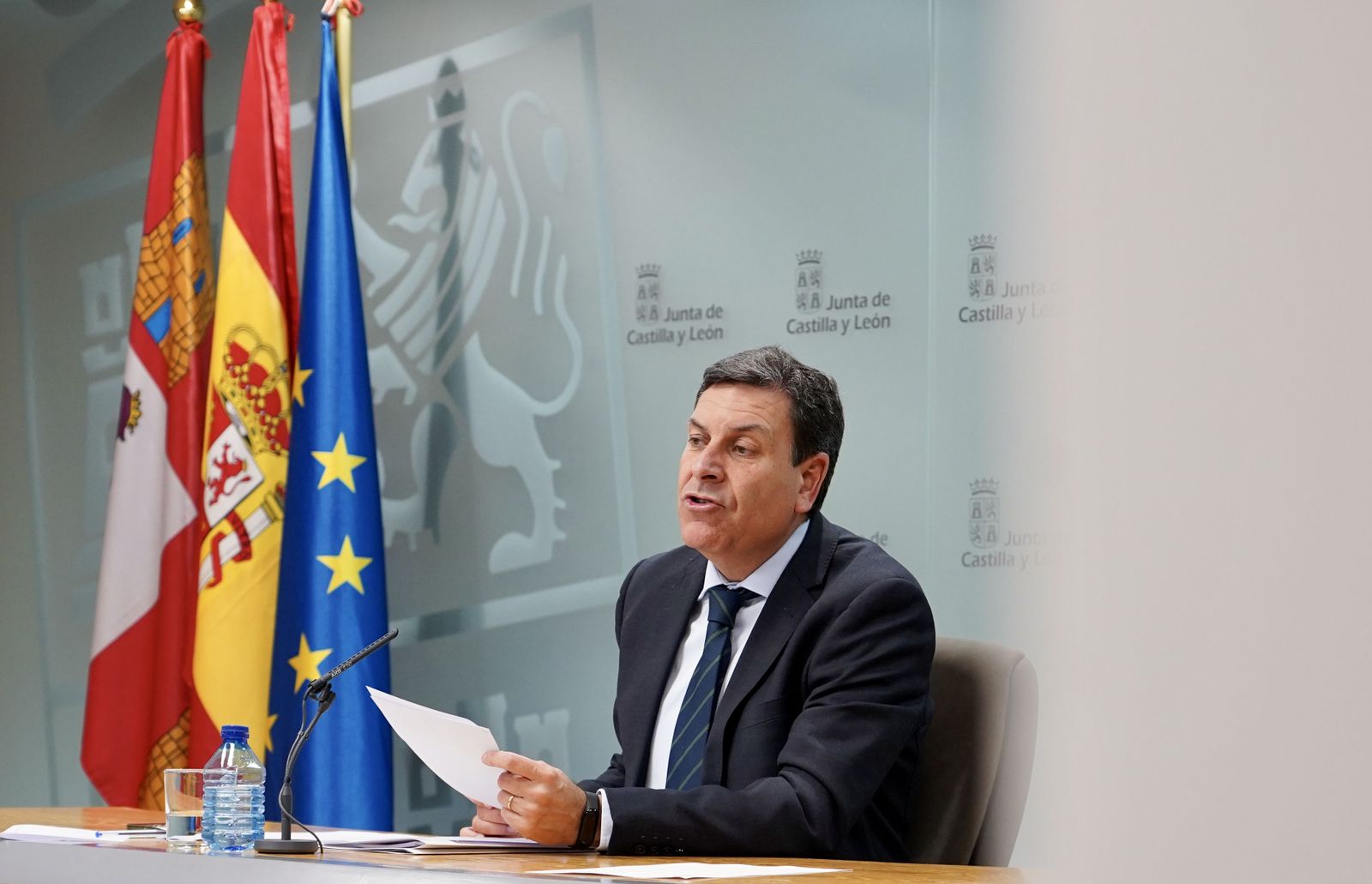 Miriam Chacón  ICAL. El consejero de Economía y Hacienda y portavoz, Carlos Fernández Carriedo, comparece en rueda de prensa posterior al Consejo de Gobierno