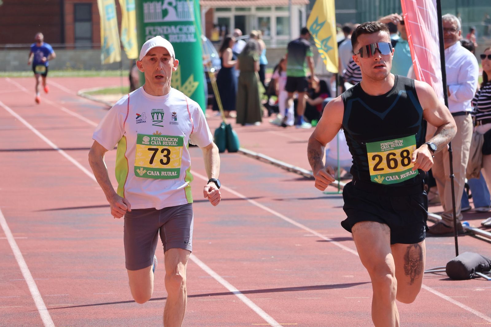 GALERÍA | Revive en imágenes la llegada a meta de los atletas en la Media Maratón de Zamora