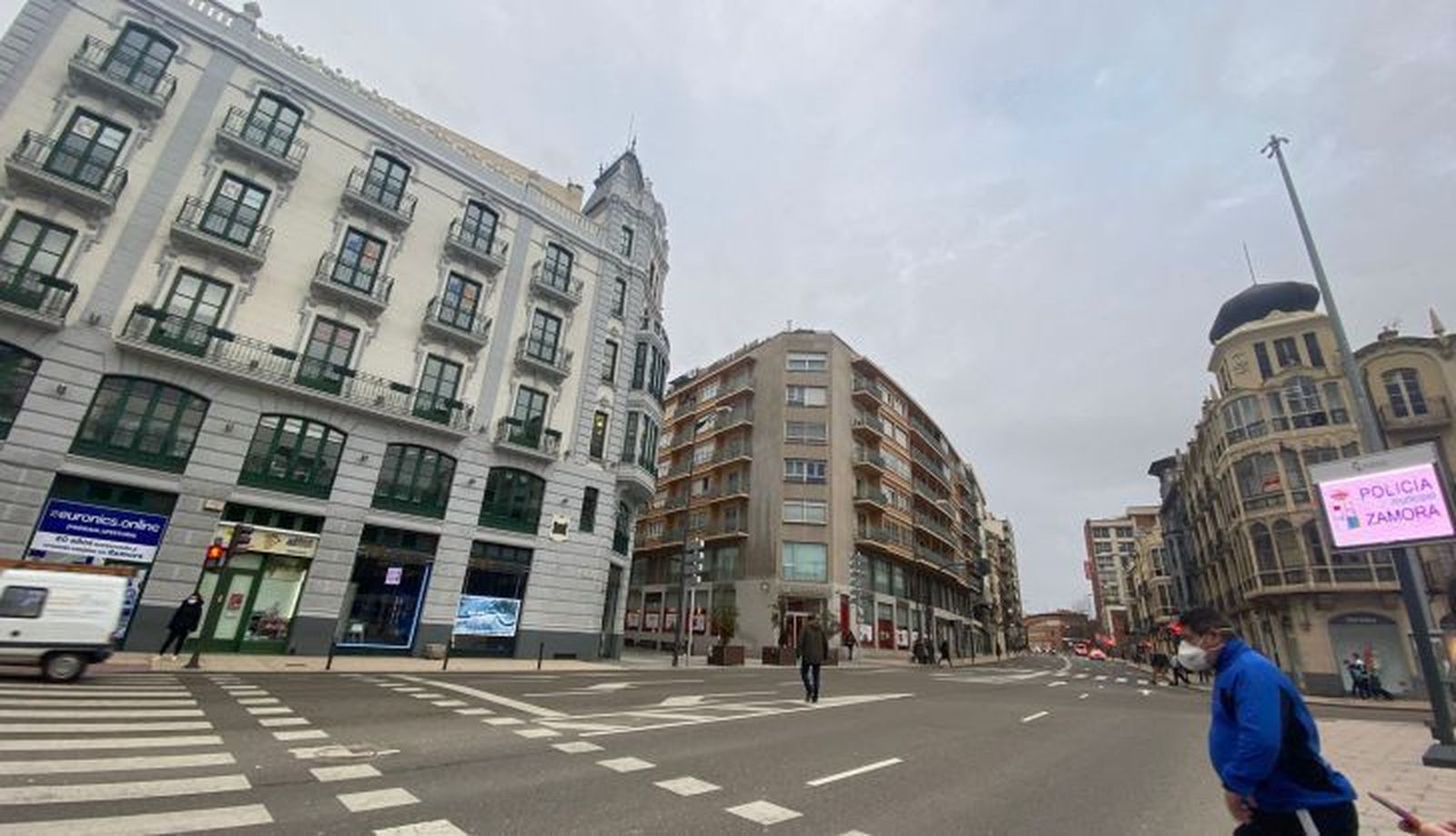 Cielos cubiertos desde la Plaza de la Marina