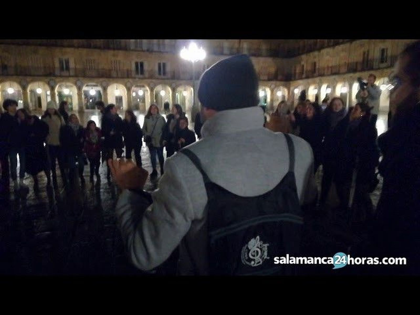Coro en la plaza mayor