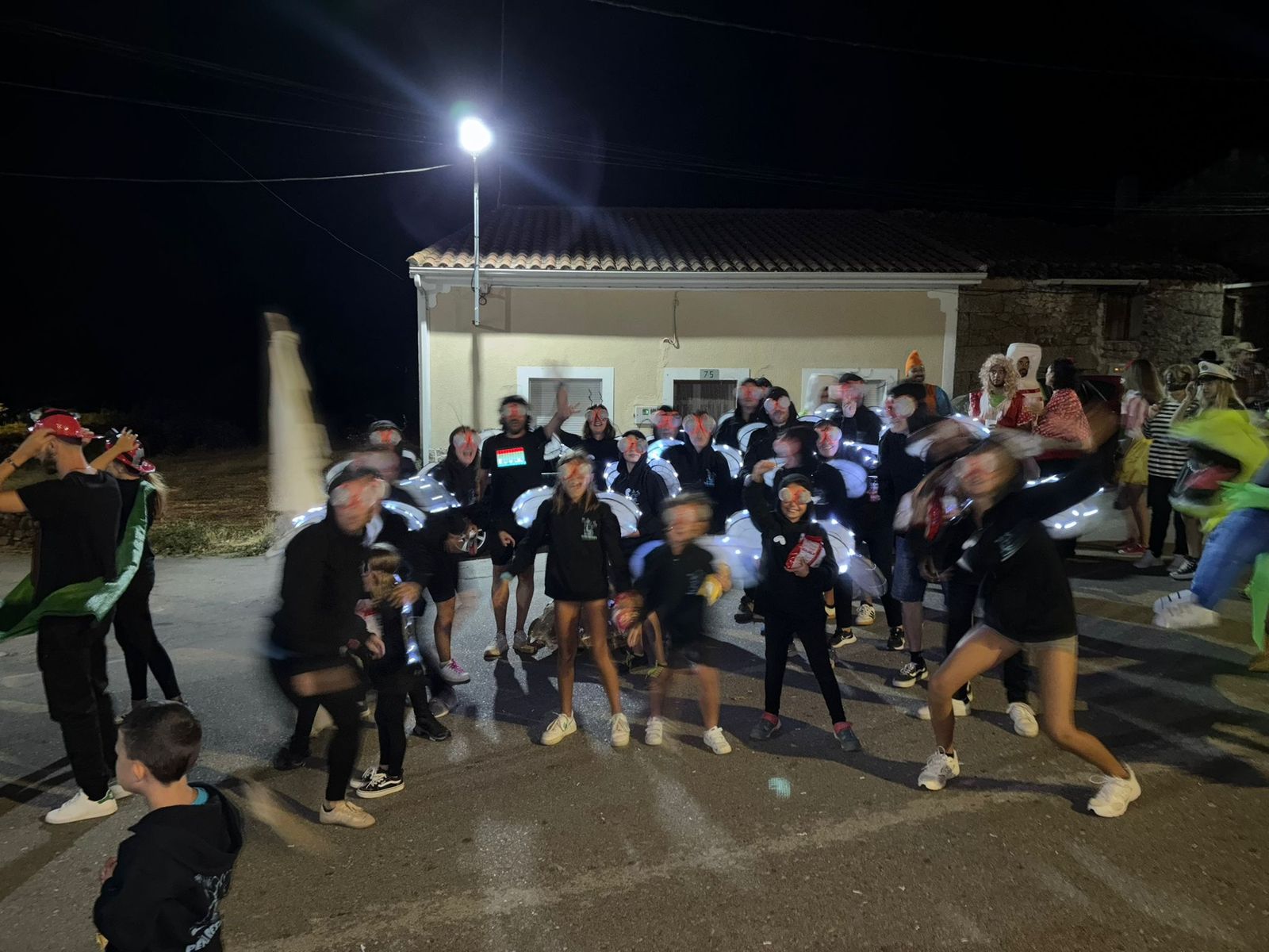 Desfile de peñas en Masueco 2025