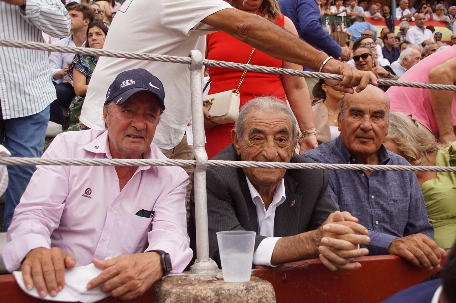 Gran ambiente en La Glorieta para la tarde de toros de Morante de la Puebla, Ismael Martín y Marco Pérez