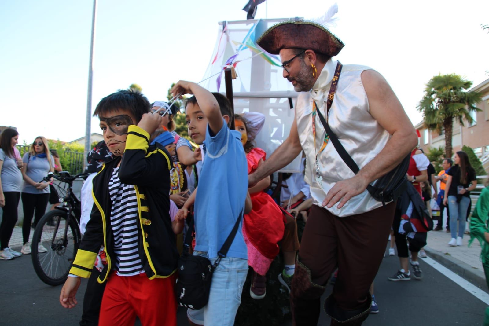 desfile-de-penas-y-pregon-en-cabrerizos-2024-fotos-javier-s-35