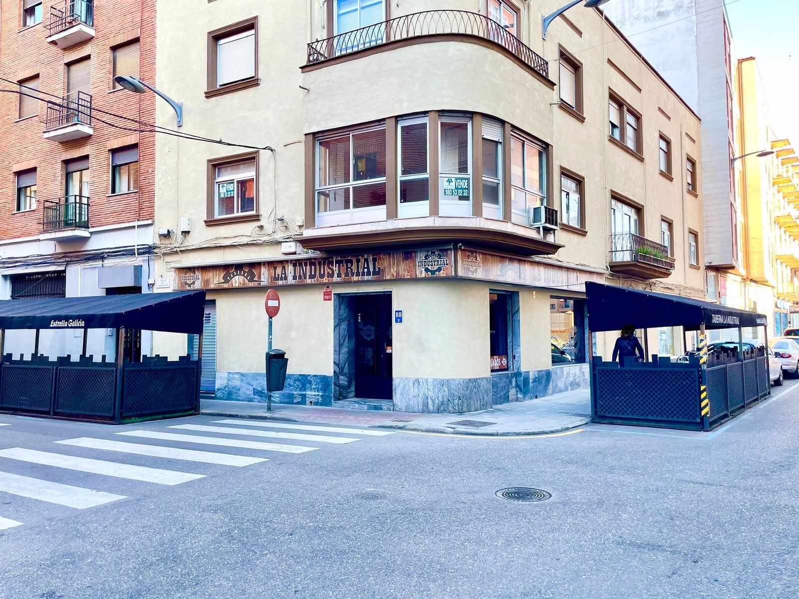 Se alquila restaurante bar en el centro