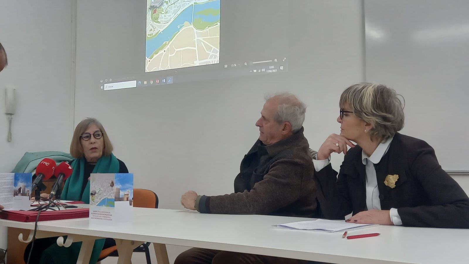 Concha González Díaz de Garayo (presidenta), y Pedro Lucas del Teso (vocal) y Carlota Rodríguez Manzano (vicepresidenta) de la Asociación Baltasar Lobo.