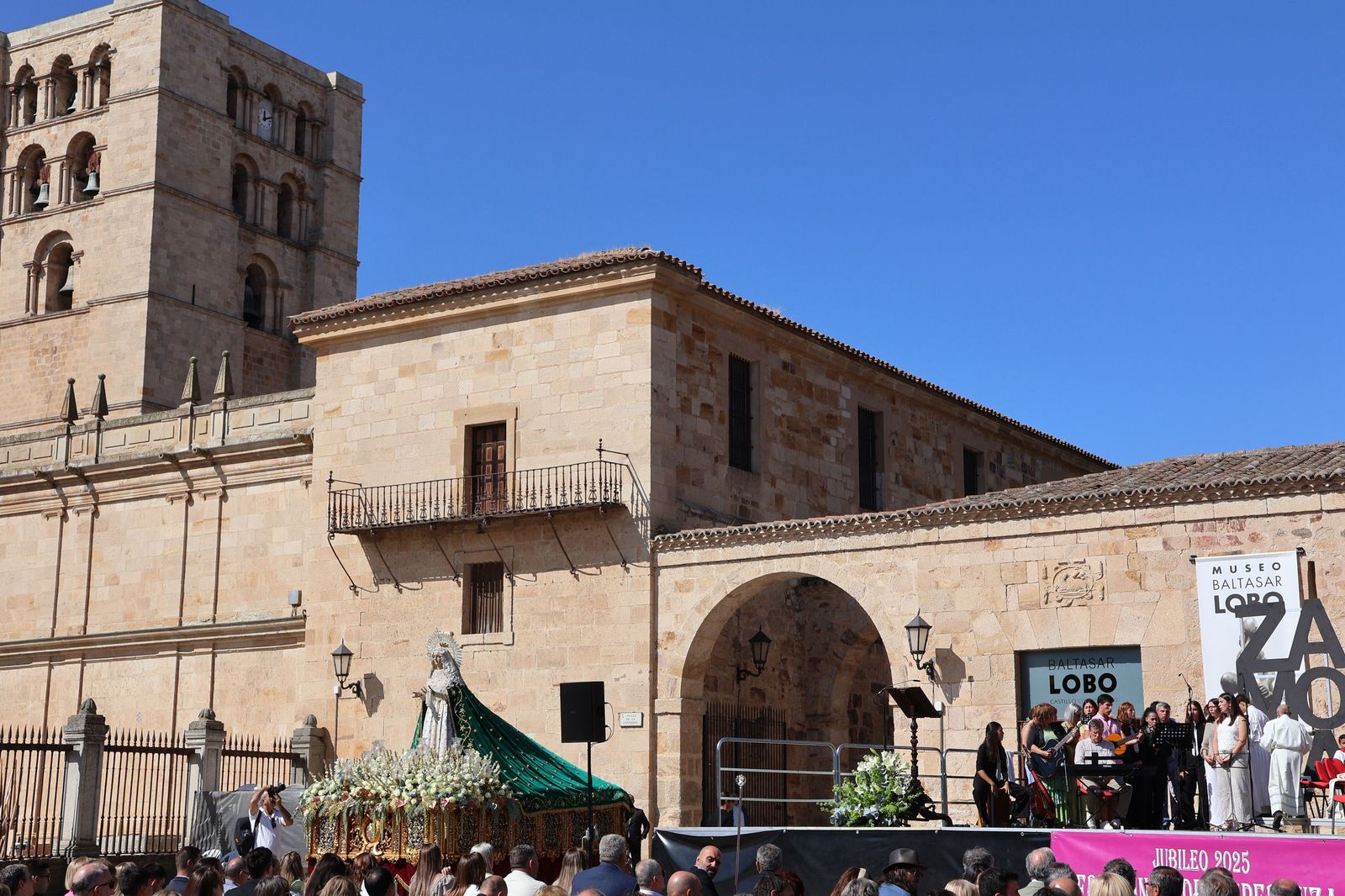 Procesión extraordinaria de la Virgen de La Esperanza