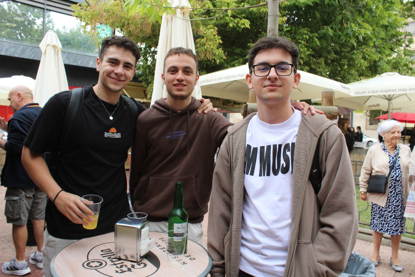 Ambiente en la Feria de Día en el mediodía de este miercoles