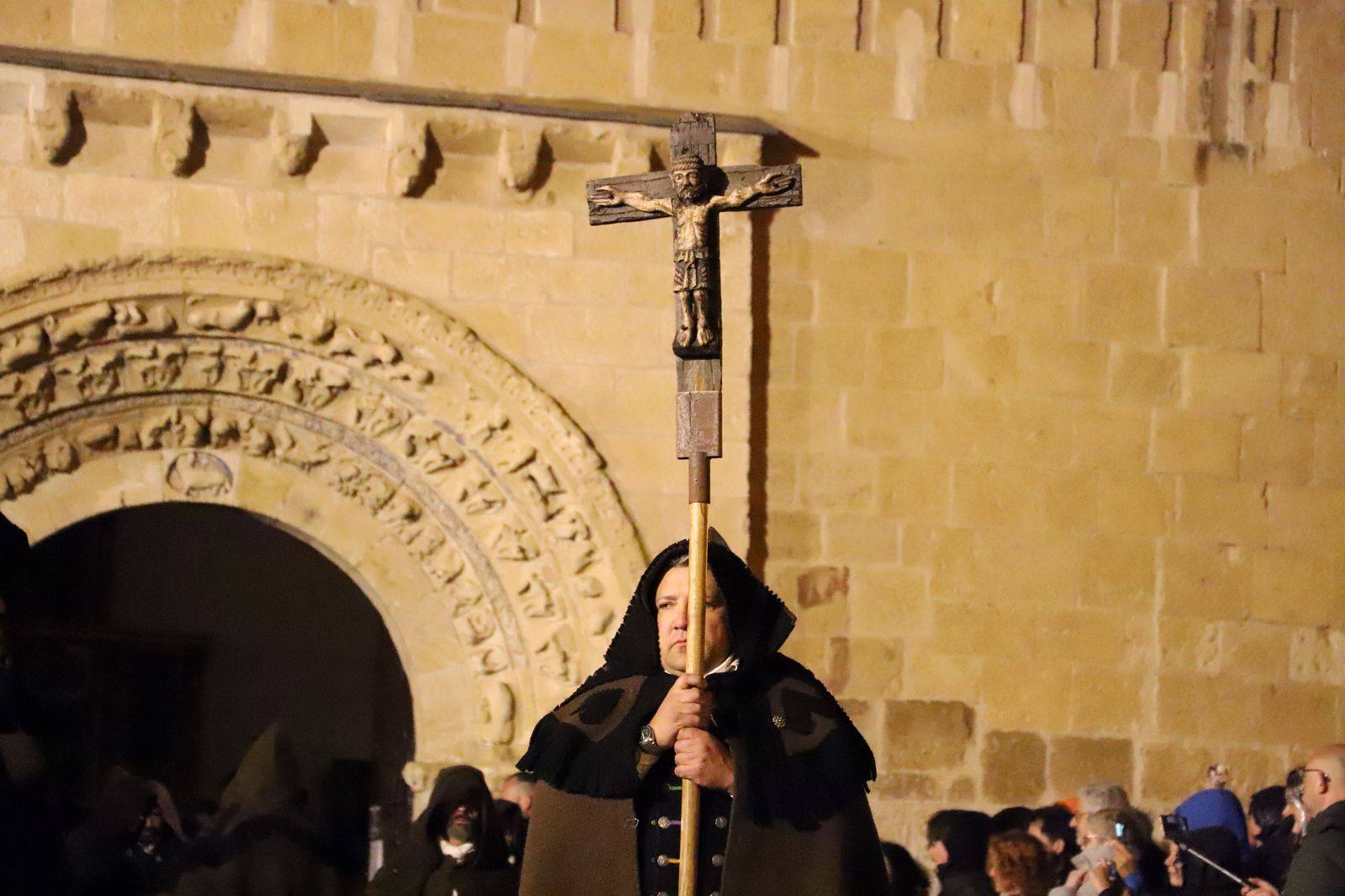 Hermandad del Santísimo Cristo del Amparo. Las Capas Pardas 2023 (1)