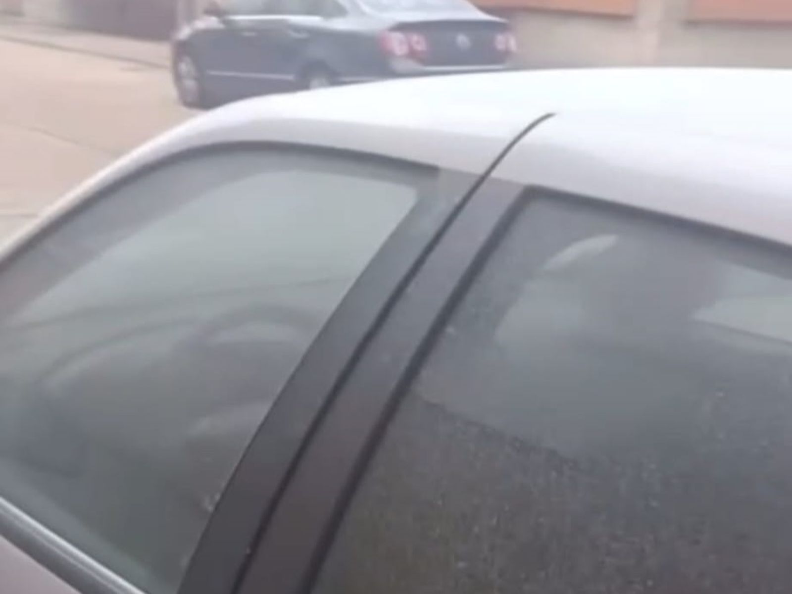 Coches con el polvo de extintores en Fuentesaúco