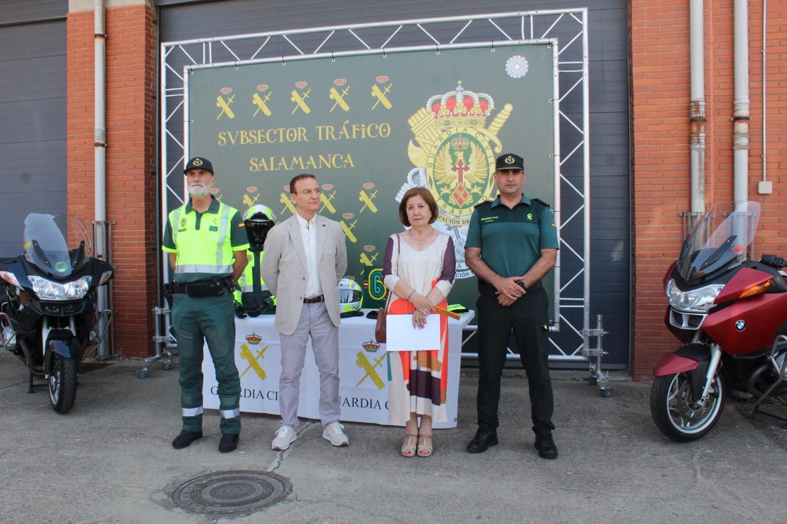 Motos camufladas y chaleco airbag, la nueva cara de la Guardia Civil de Tráfico de Salamanca