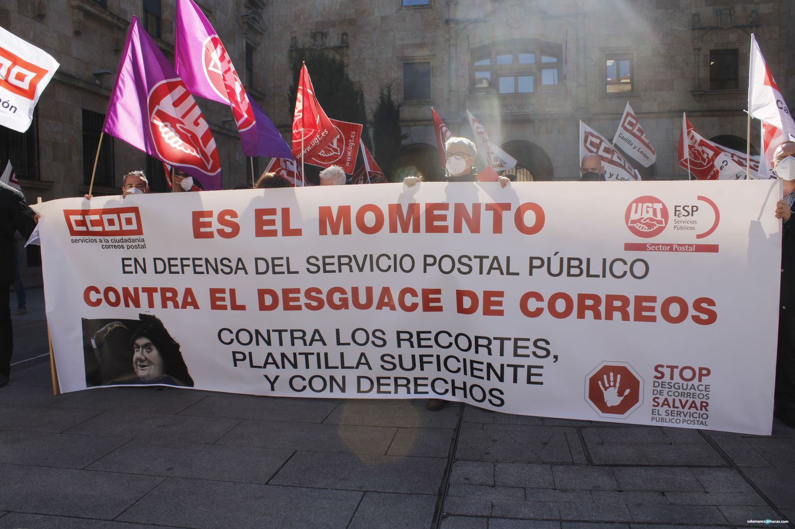 UGT y CCOO se concentran en Salamanca contra la "nefasta" gestión de Correos del Gobierno de PSOE y Podemos
