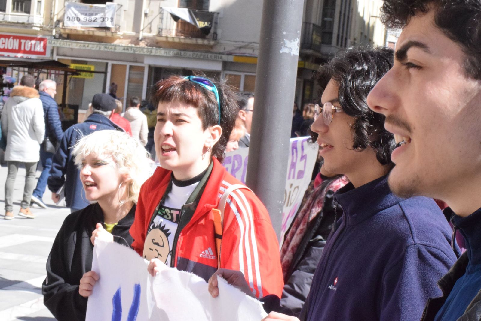 GALERÍA | La concentración en apoyo a Miss Trans Zamora tras su agresión, en imágenes