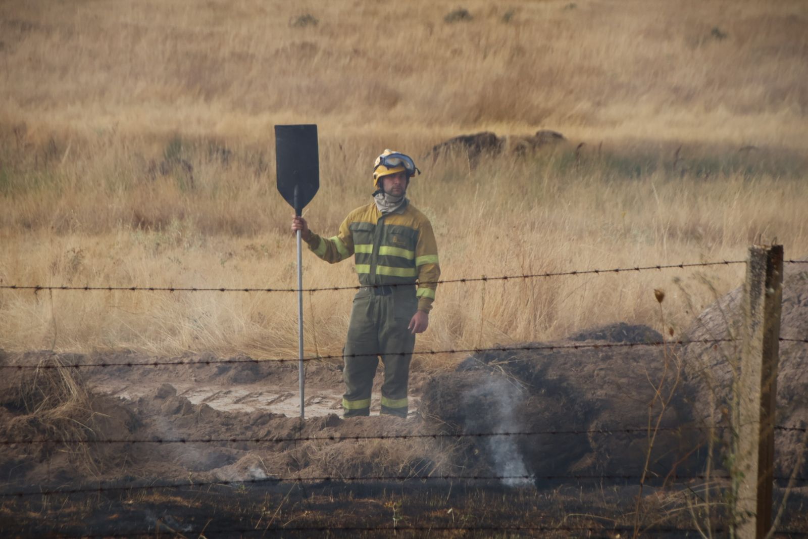 Un incendio de nivel 2 afecta al entorno rural de Martín de Yeltes