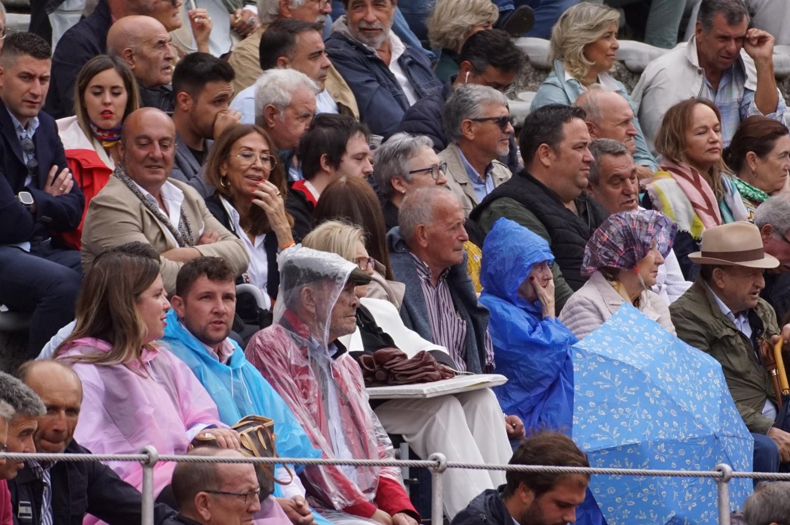 resumen-fotografico-del-ambiente-en-los-tendidos-de-la-glorieta-durante-la-corrida-de-garcigrande-20-de-septiembre-de-2024-foto-juanes-67