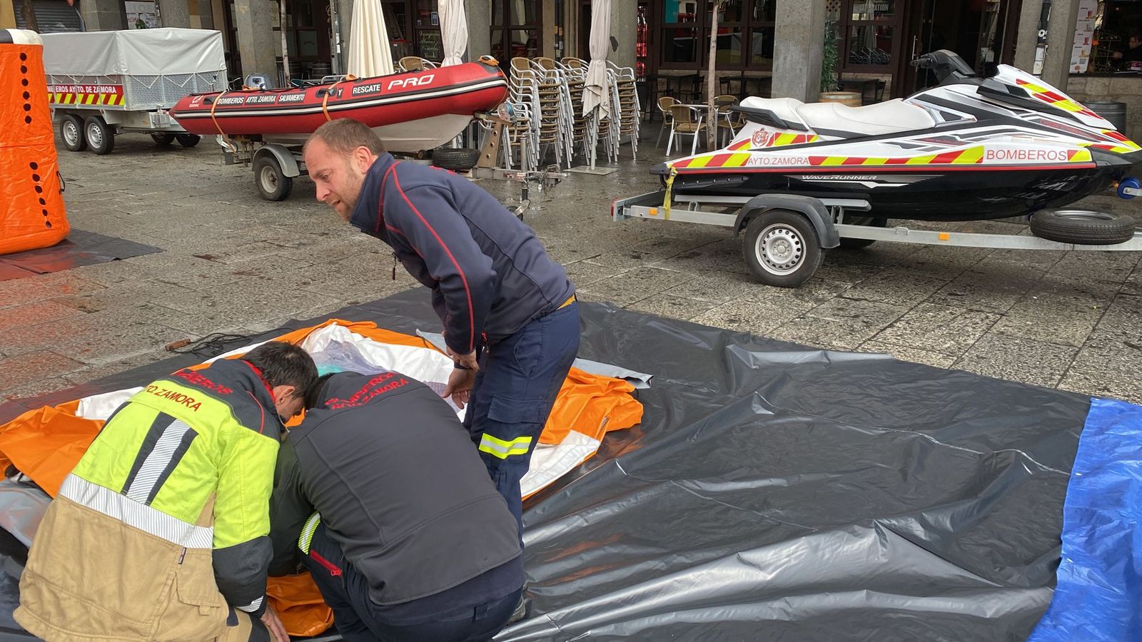 exposicion-de-los-bomberos-en-la-plaza-mayor-5