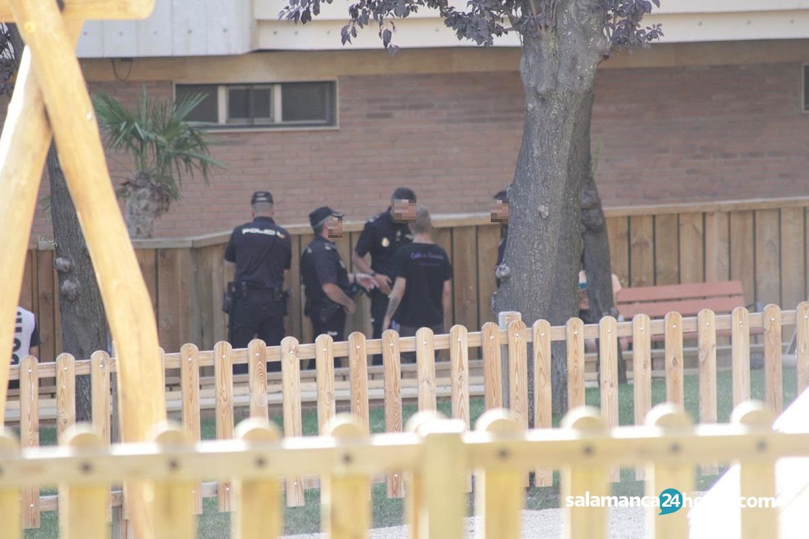 Policia nacional en el parque de salesas (9)
