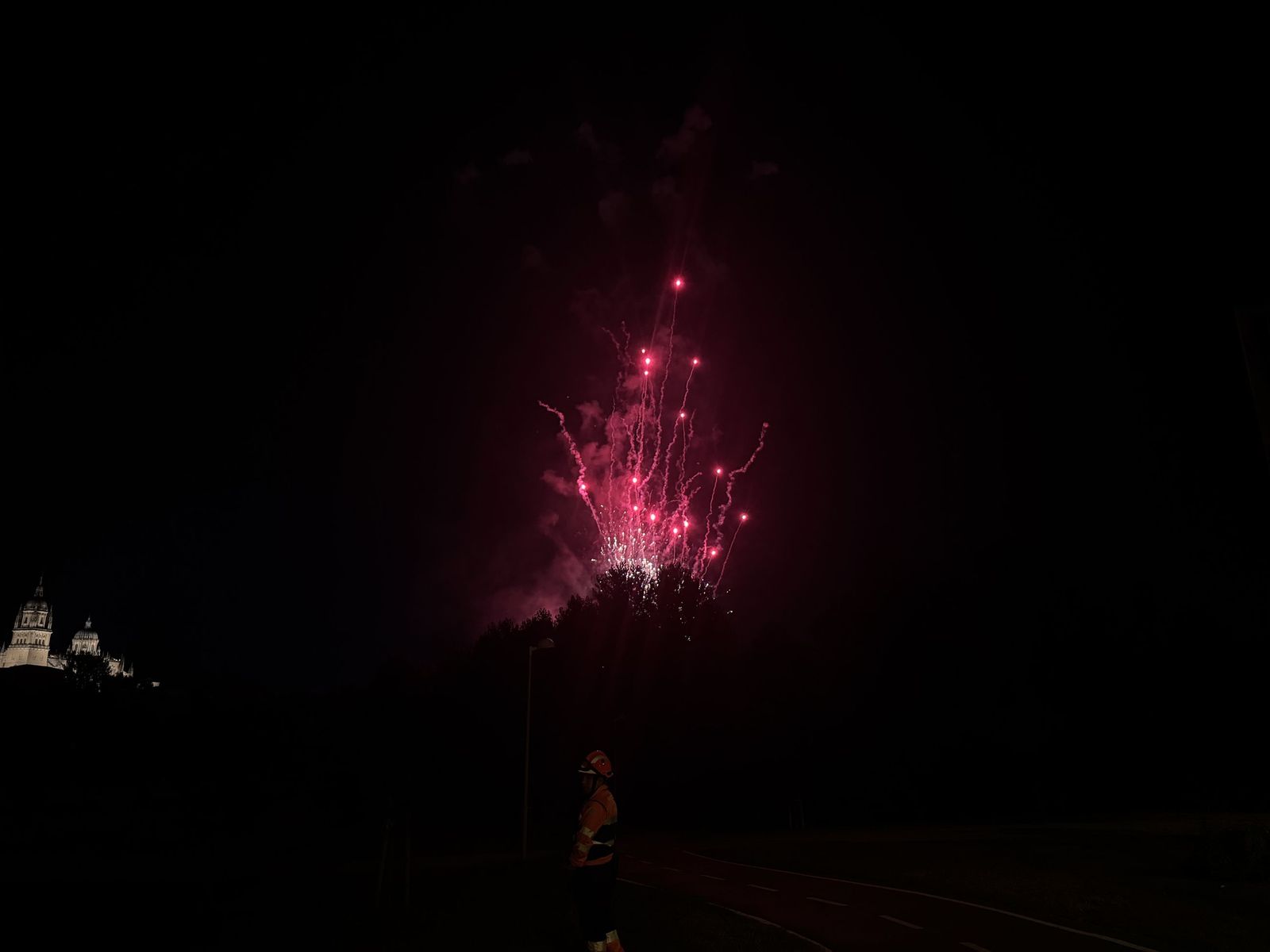 Fuegos artificiales en el entorno del Puente Romano