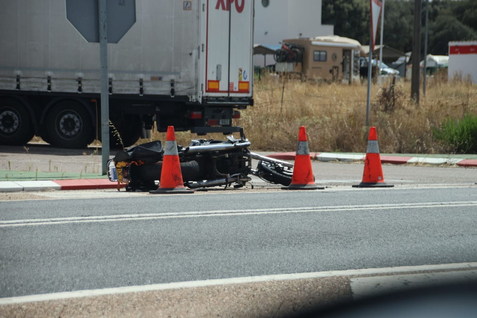 Accidente entre una moto y un turismo en Galindo y Perahuy