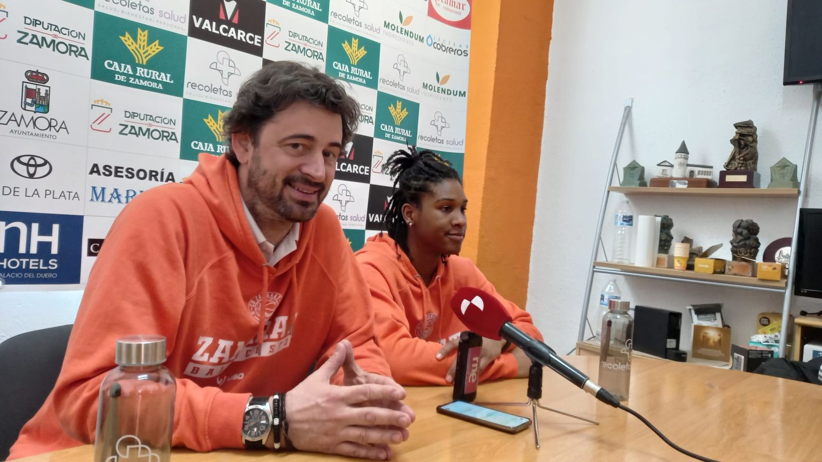 Amaya Scott junto a Ricardo Vasconcelos