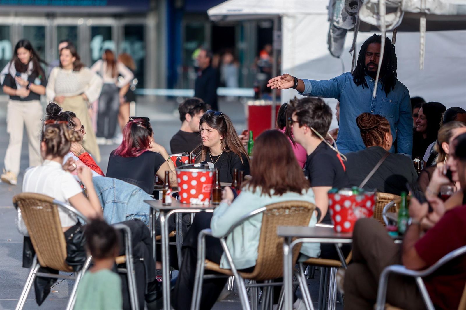 Varias personas en la terraza de un bar, a 7 de abril de 2024, en Madrid (España). Ricardo Rubio Europa Press Varias personas en la terraza de un bar, a 7 de abril de 2024, en Madrid (España). Ricardo Rubio Europa Press