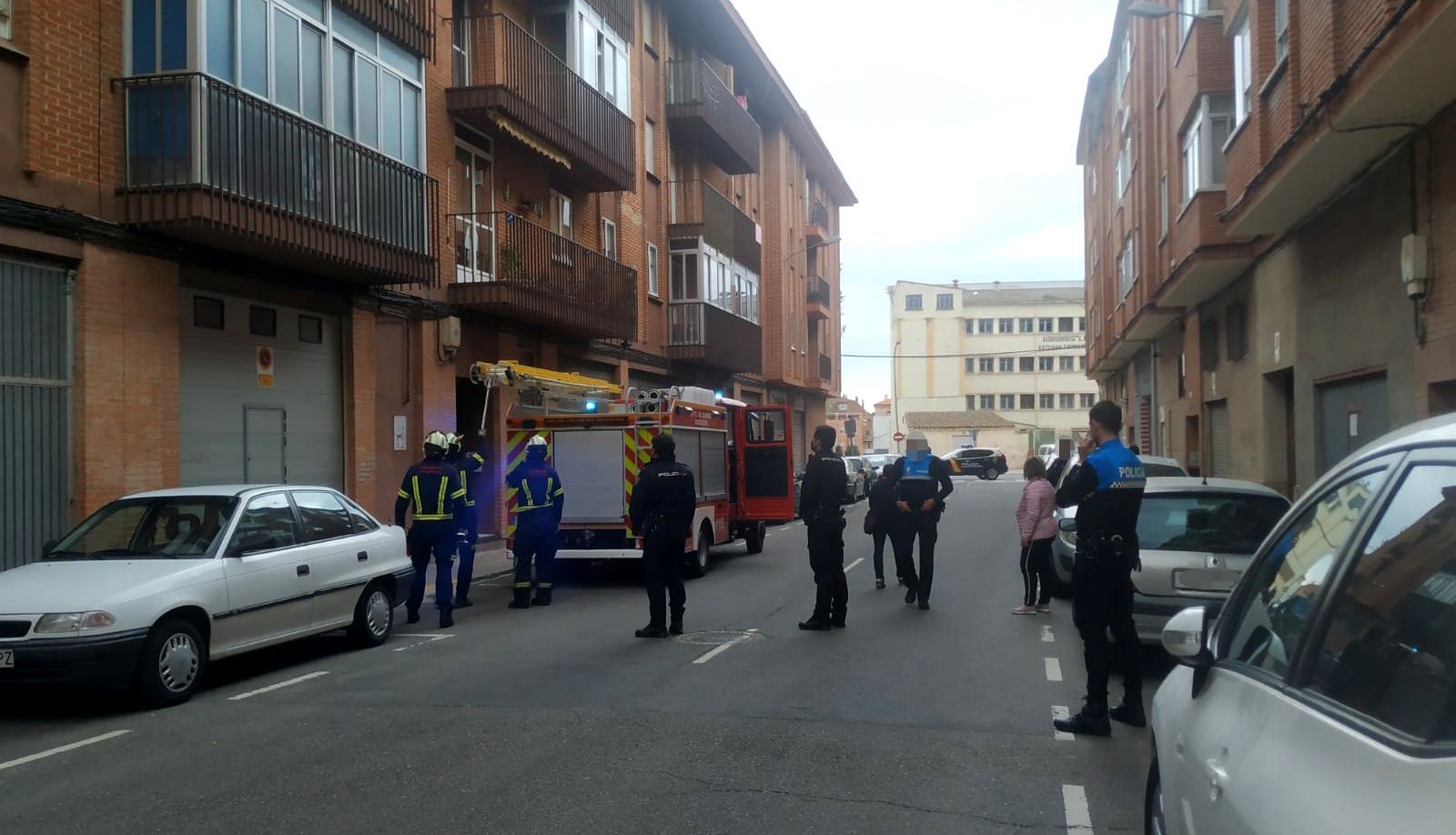 Rescate de un varón en la calle Valderrey 3