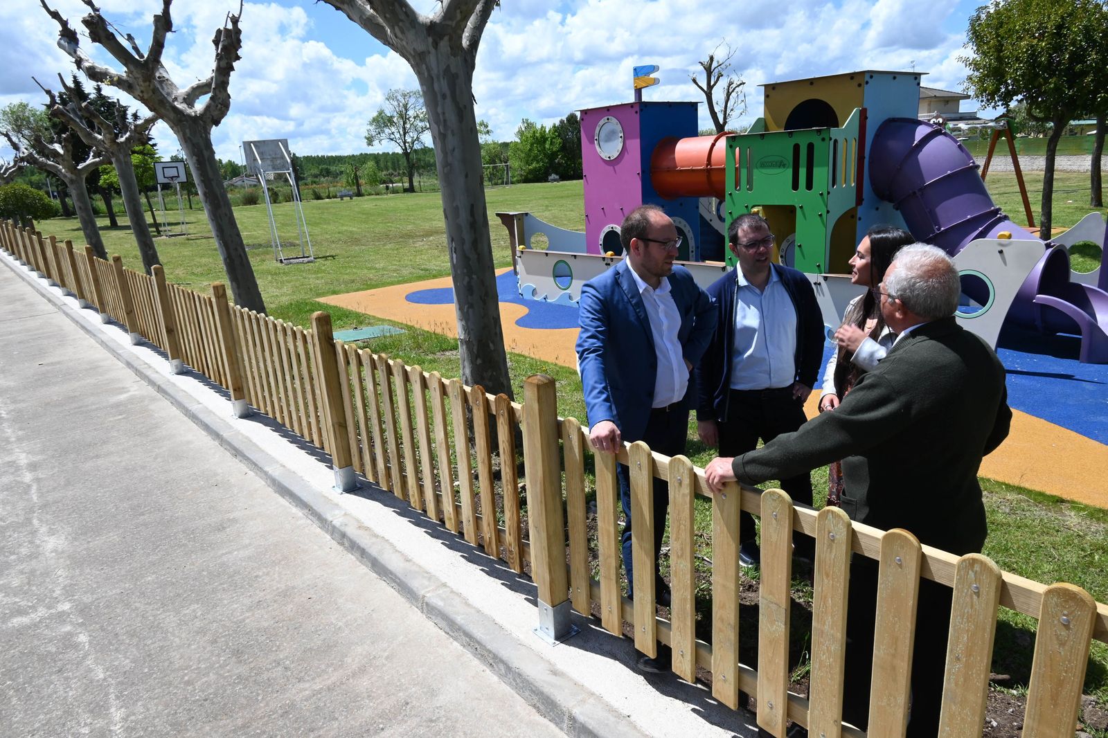 Visita de las autoridades de Ciudad Rodrigo a la reforma del parque de Ivanrey. Foto Ayto. Ciudad Rodrigo Visita de las autoridades de Ciudad Rodrigo a la reforma del parque de Ivanrey. Foto Ayto. Ciudad Rodrigo