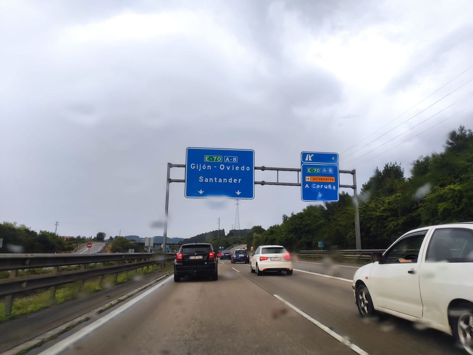 Autovía A-66, 'Y', una de las principales carreteras asturianas, con tráfico.