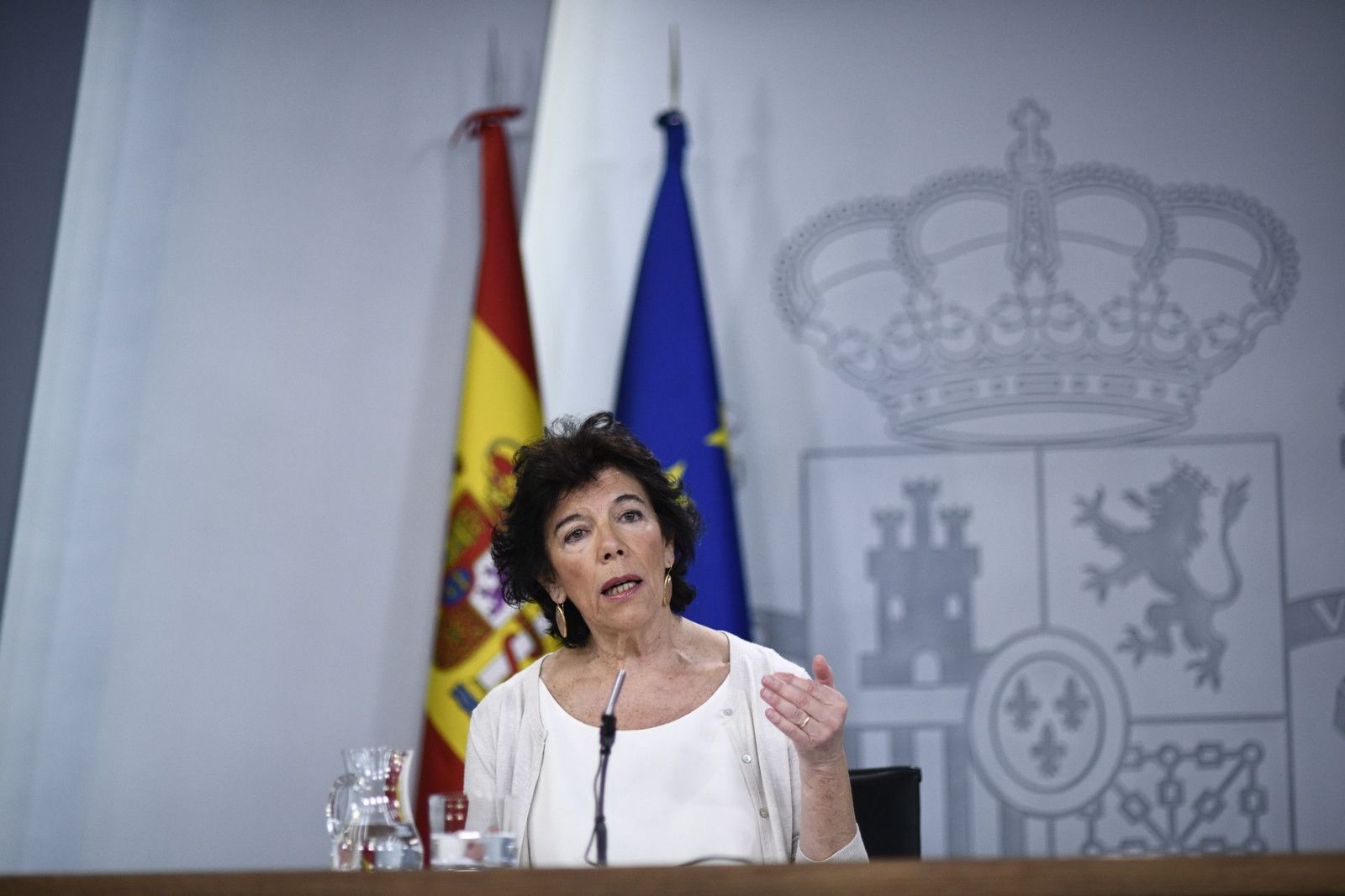 La ministra Portavoz, y de Educación y Formación Profesional en funciones, Isabel Celaá, comparece ante los medios de comunicación tras la reunión del Consejo de Ministros en Moncloa.