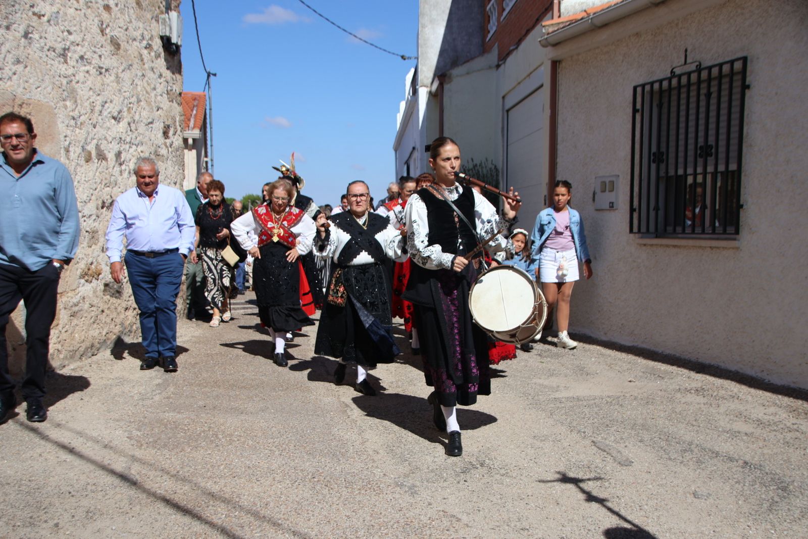 Misa en honor a San Miguel y bailes charros