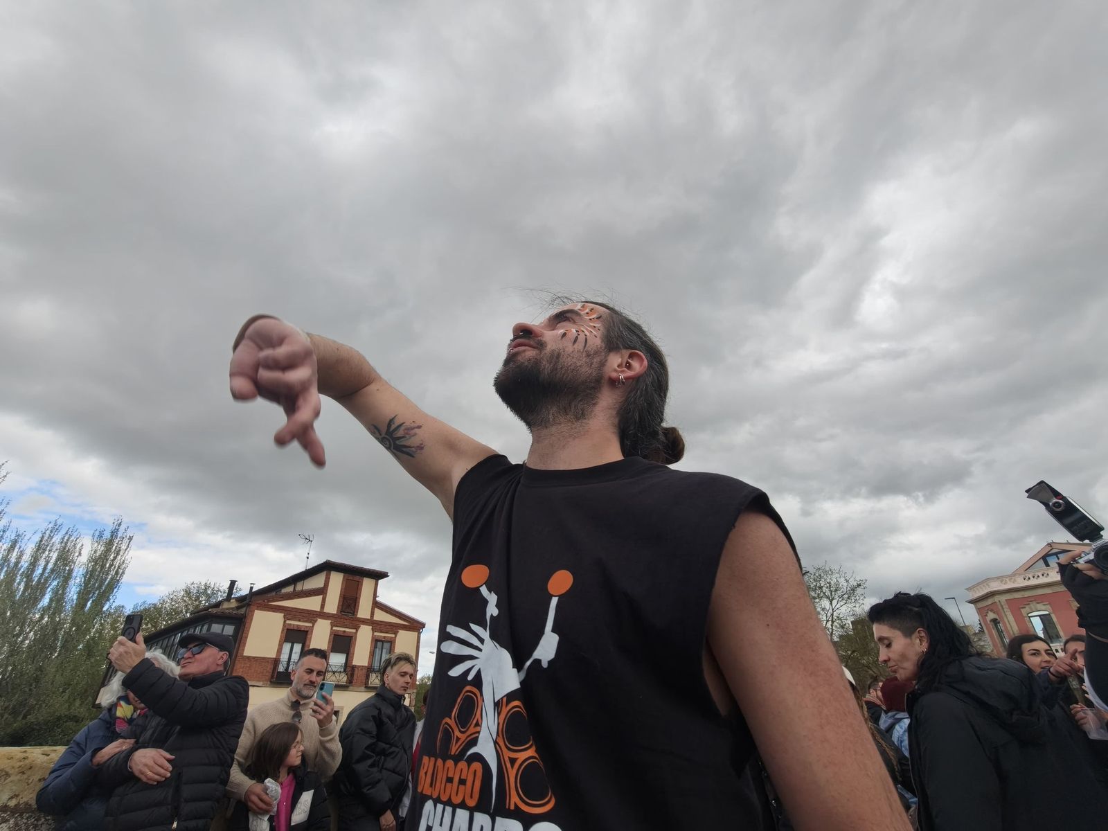 Un multitudinario Lunes de Aguas en Salamanca llena la ribera del Tormes
