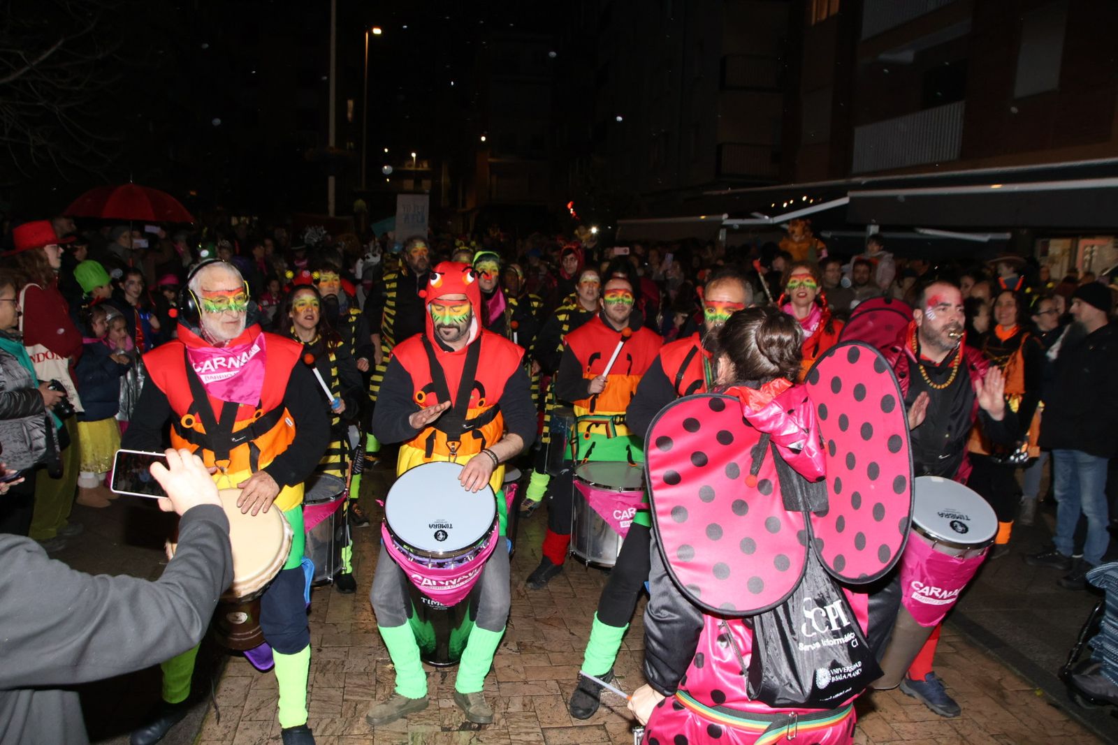 Desfile de disfraces con pasacalles a cargo de Blocco Charr