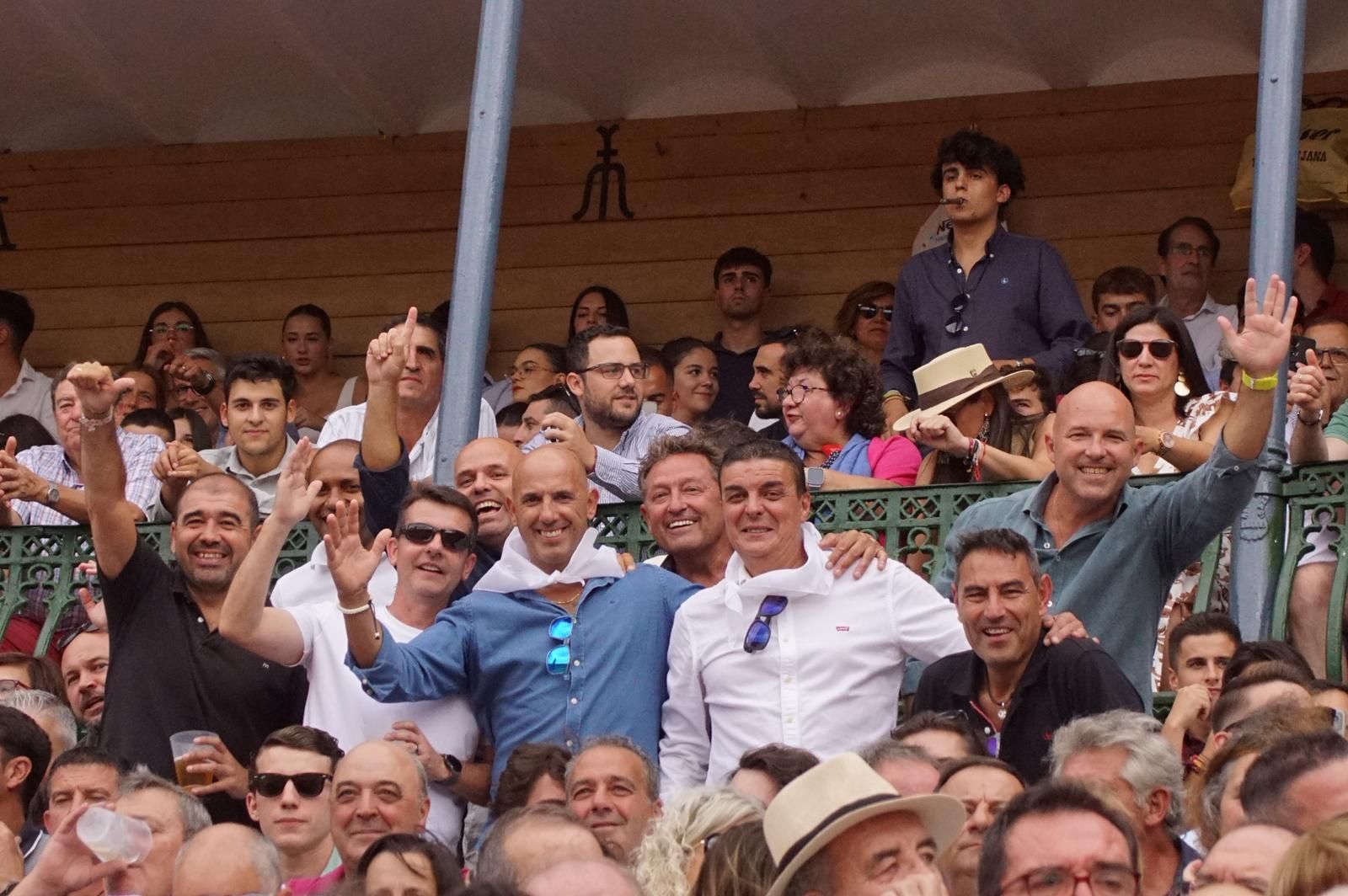 Gran ambiente en La Glorieta para la tarde de toros de Morante de la Puebla, Ismael Martín y Marco Pérez