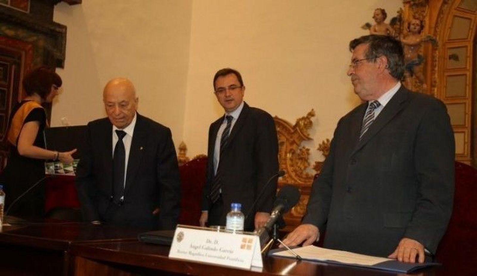 La Universidad Pontificia rinde homenaje a Victoriano García Pilo