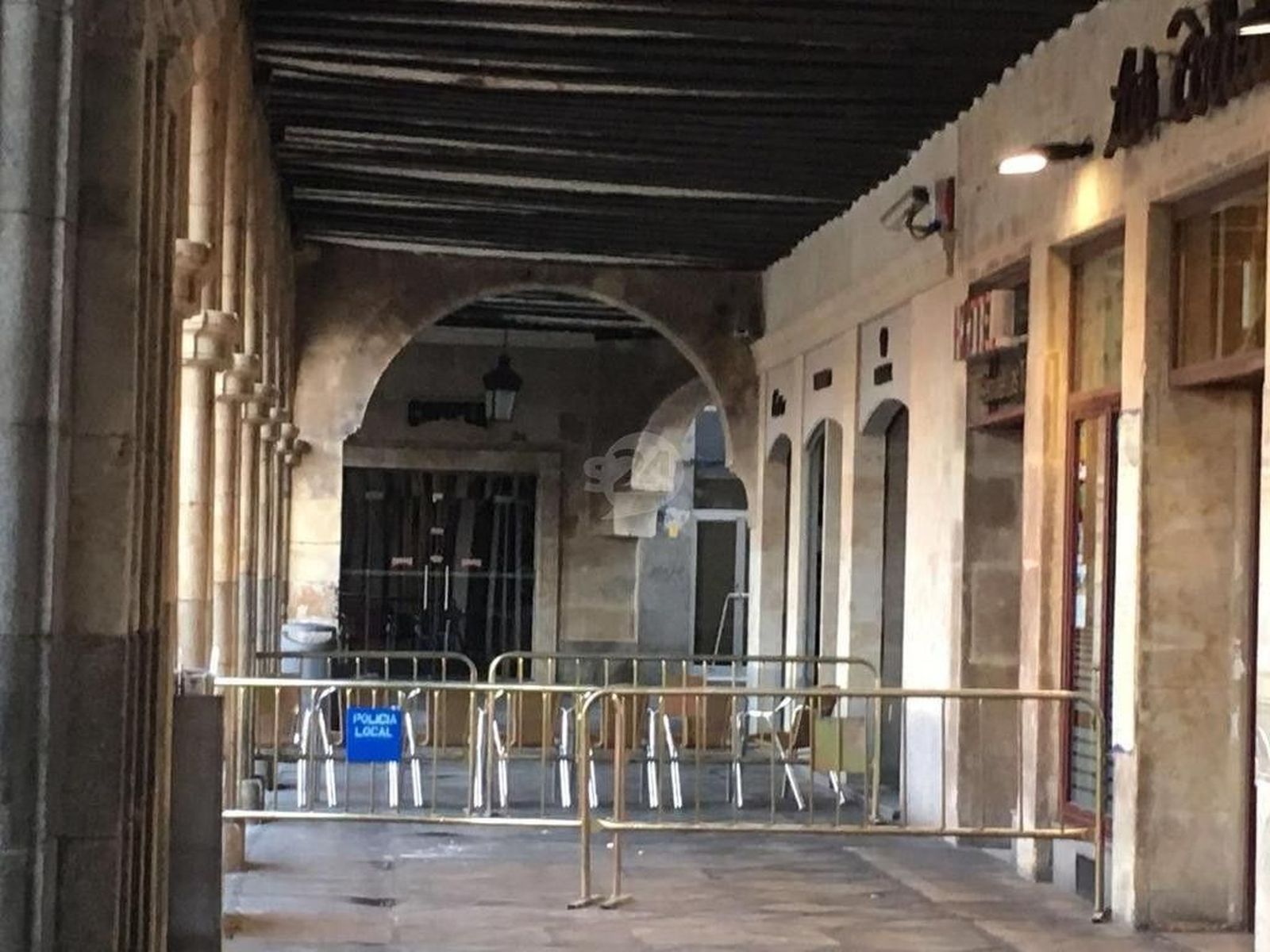 Desprendimientos en el soportal del pabellón del Ayuntamiento de la Plaza Mayor