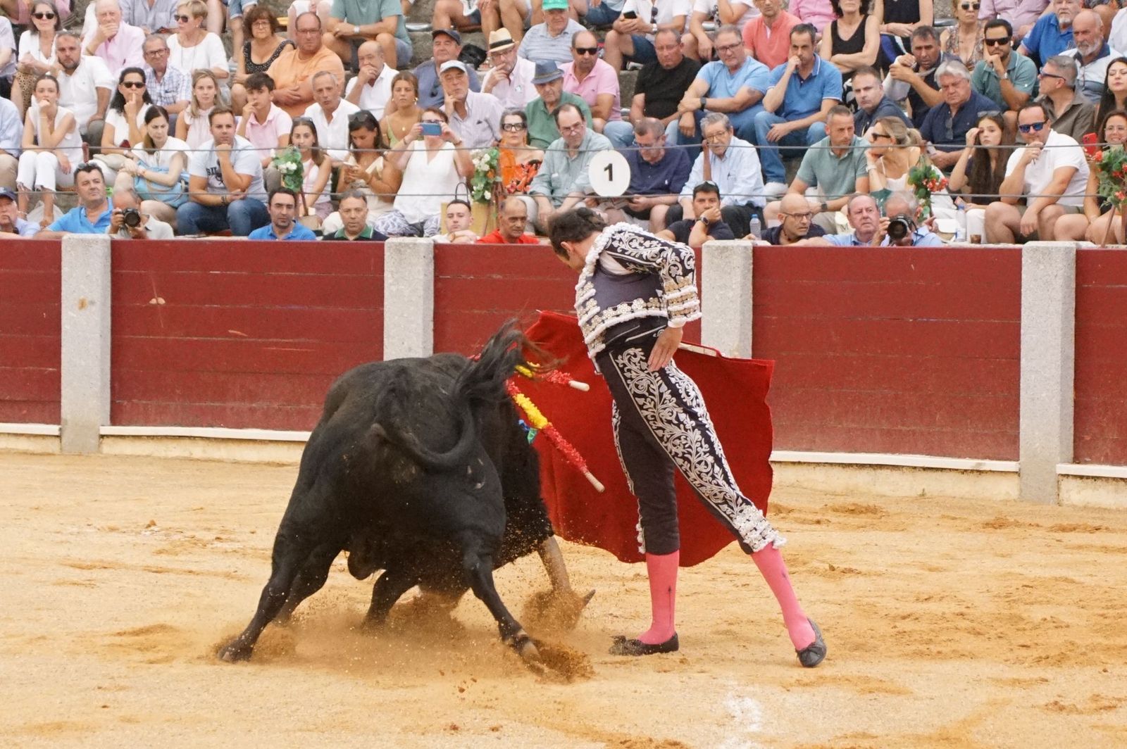 Javier Castaño se despide de Guijuelo y Damián Castaño, su hermano, e Ismael Martín salen a hombros en Guijuelo