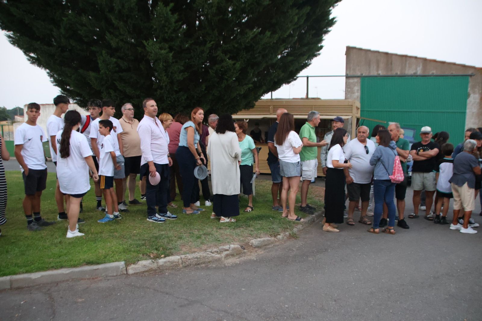 Villagonzalo, cena de chichas en la pista 