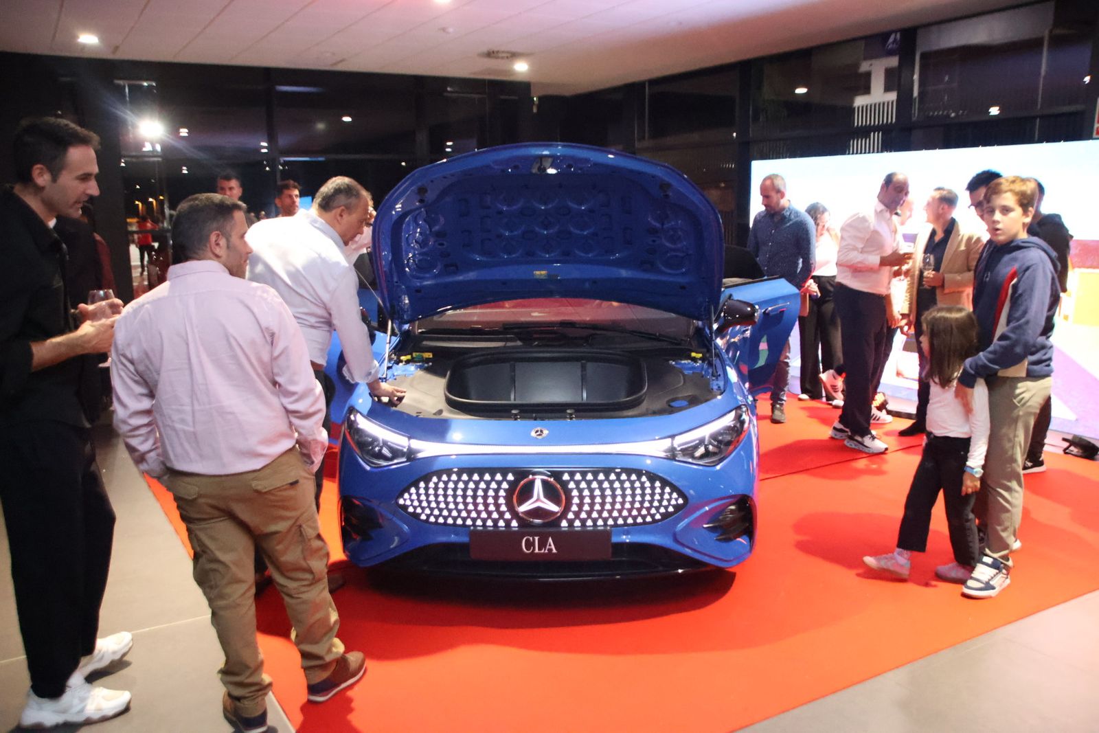 Presentación del nuevo Mercedes CLA 100% eléctrico en Adarsa Salamanca