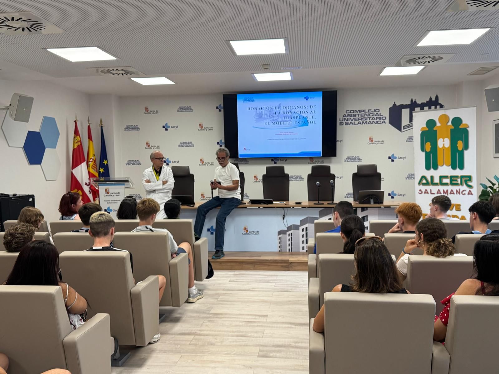 Alumnos de Irlanda del Norte visitan el Hospital de Salamanca para aprender sobre donación de órganos