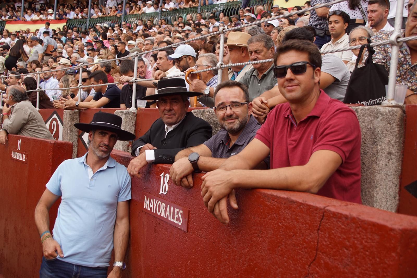 Gran ambiente en La Glorieta para la tarde de toros de Morante de la Puebla, Ismael Martín y Marco Pérez