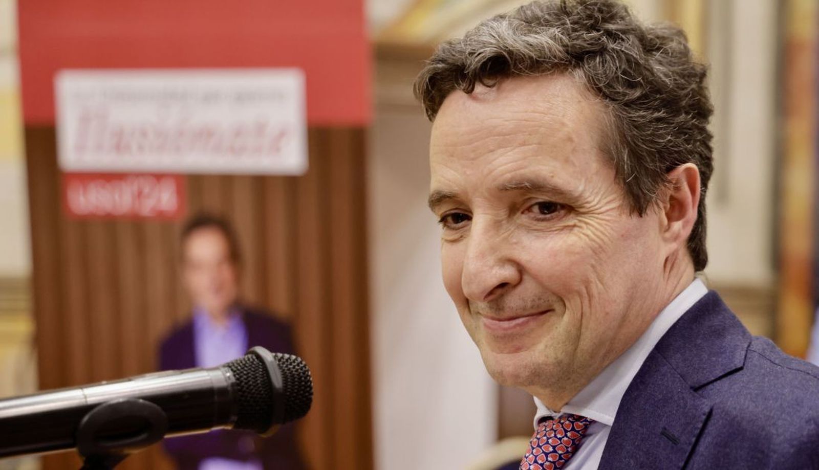 El único candidato a rector de la Universidad de Salamanca, Juan Manuel Corchado, acompañado de su equipo, hace balance de la campaña electoral. Foto de David Arranz. ICAL.