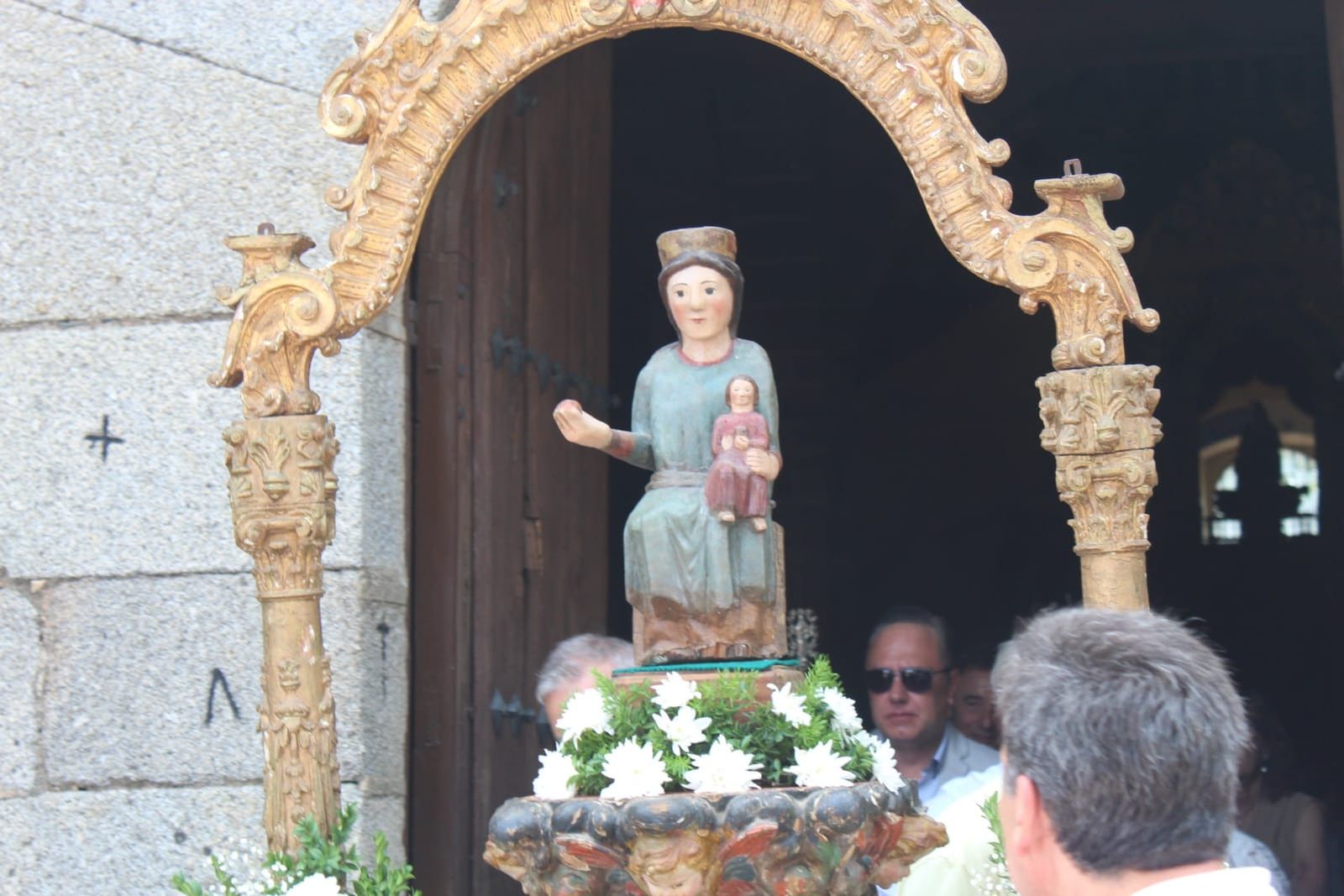 solemne-misa-en-la-iglesia-del-robledo-de-sequeros-procesion-y-ofertorio-35