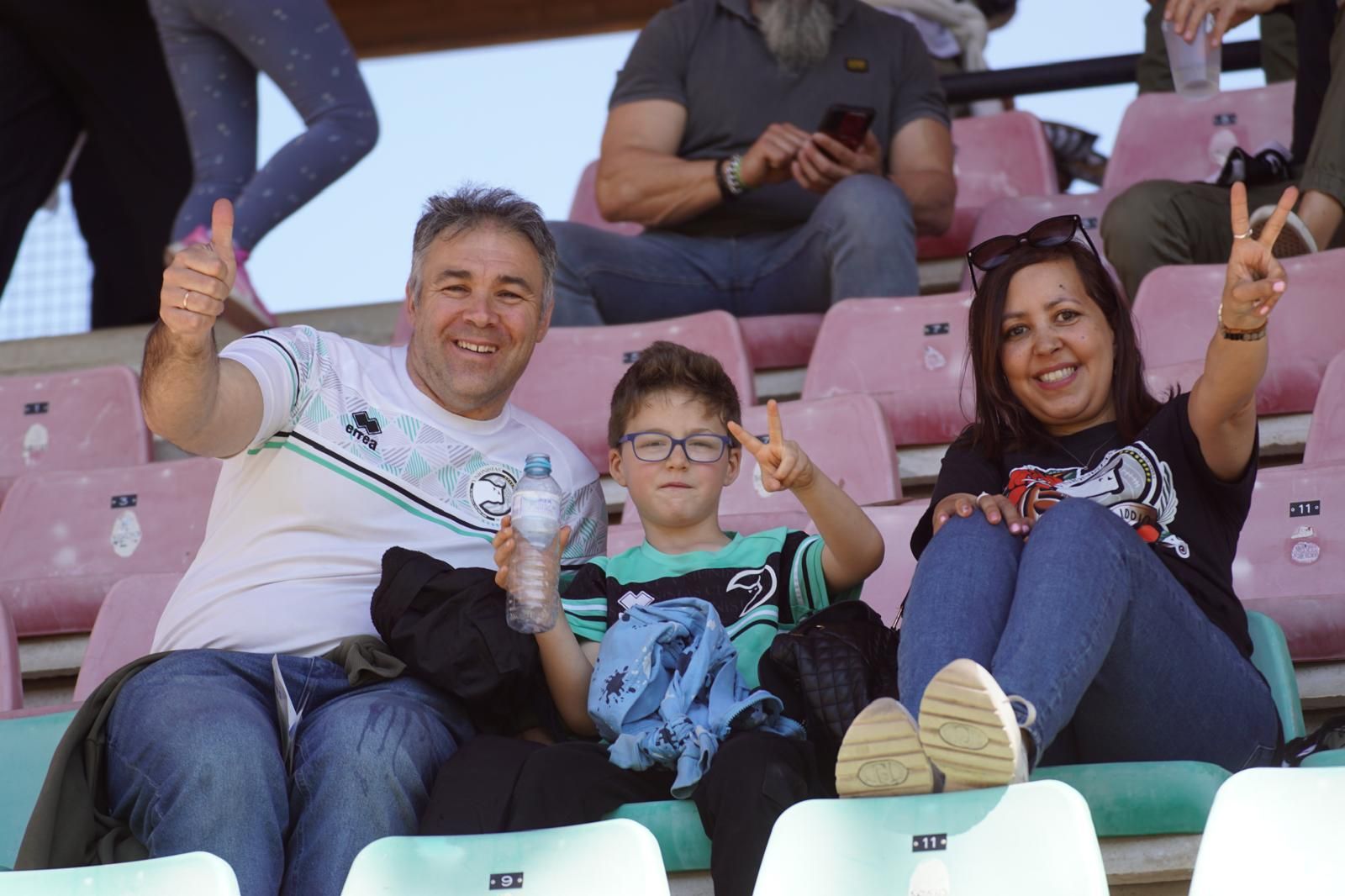 Gran ambiente en la grada para ver el partido entre Zamora - Unionistas en el Estadio Ruta de la Plata