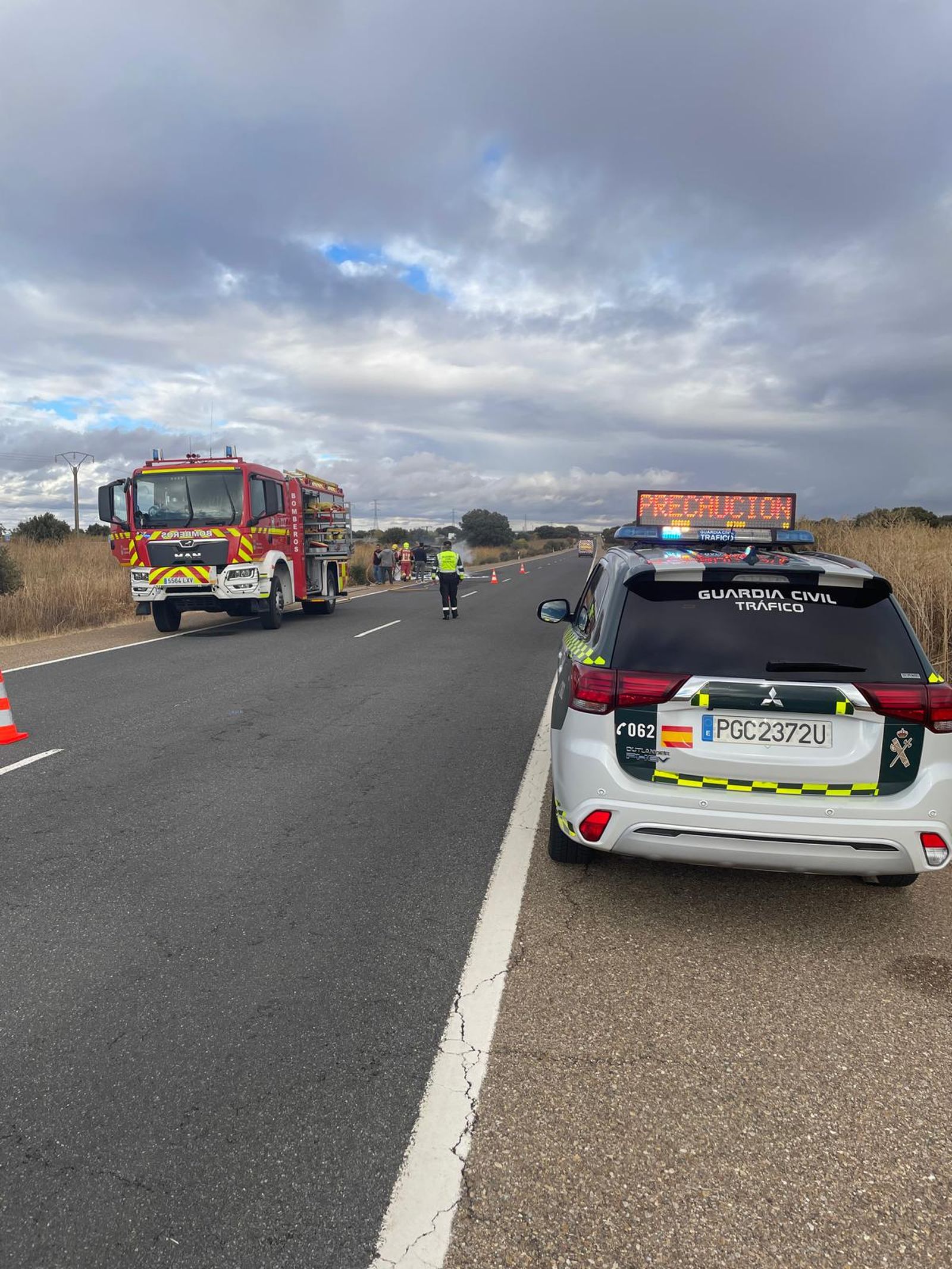 Una furgoneta echa a arder en la N-620, en Barbadillo