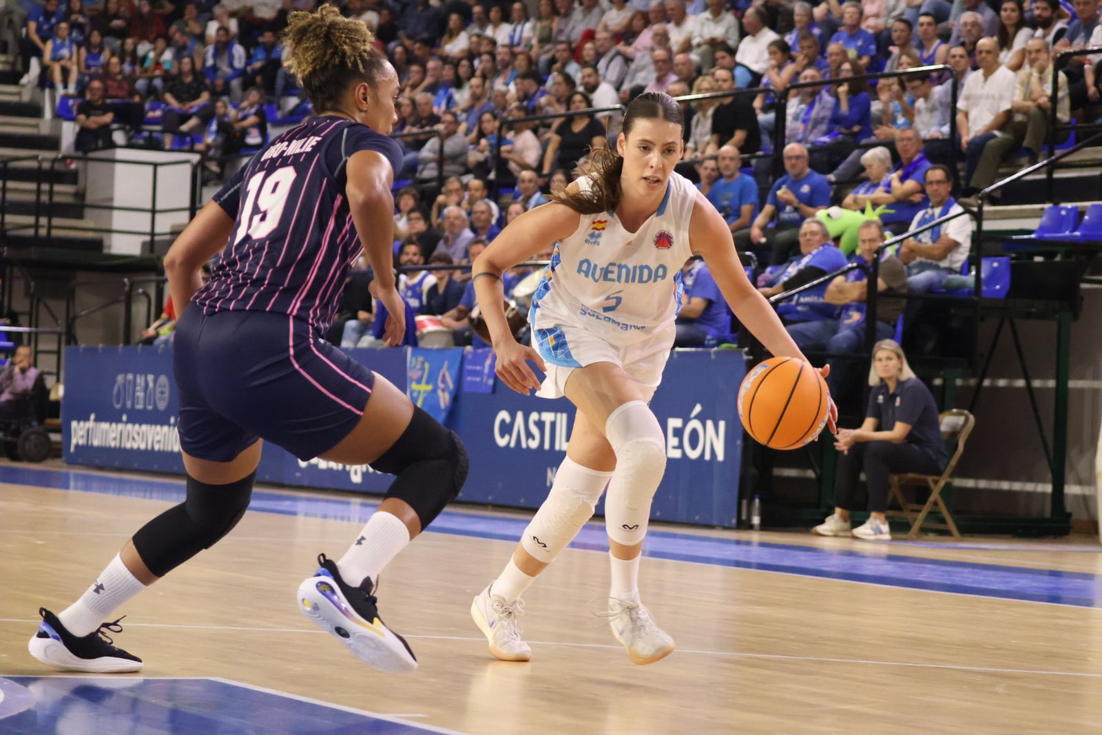 Perfumerías Avenida - Nyon Basket