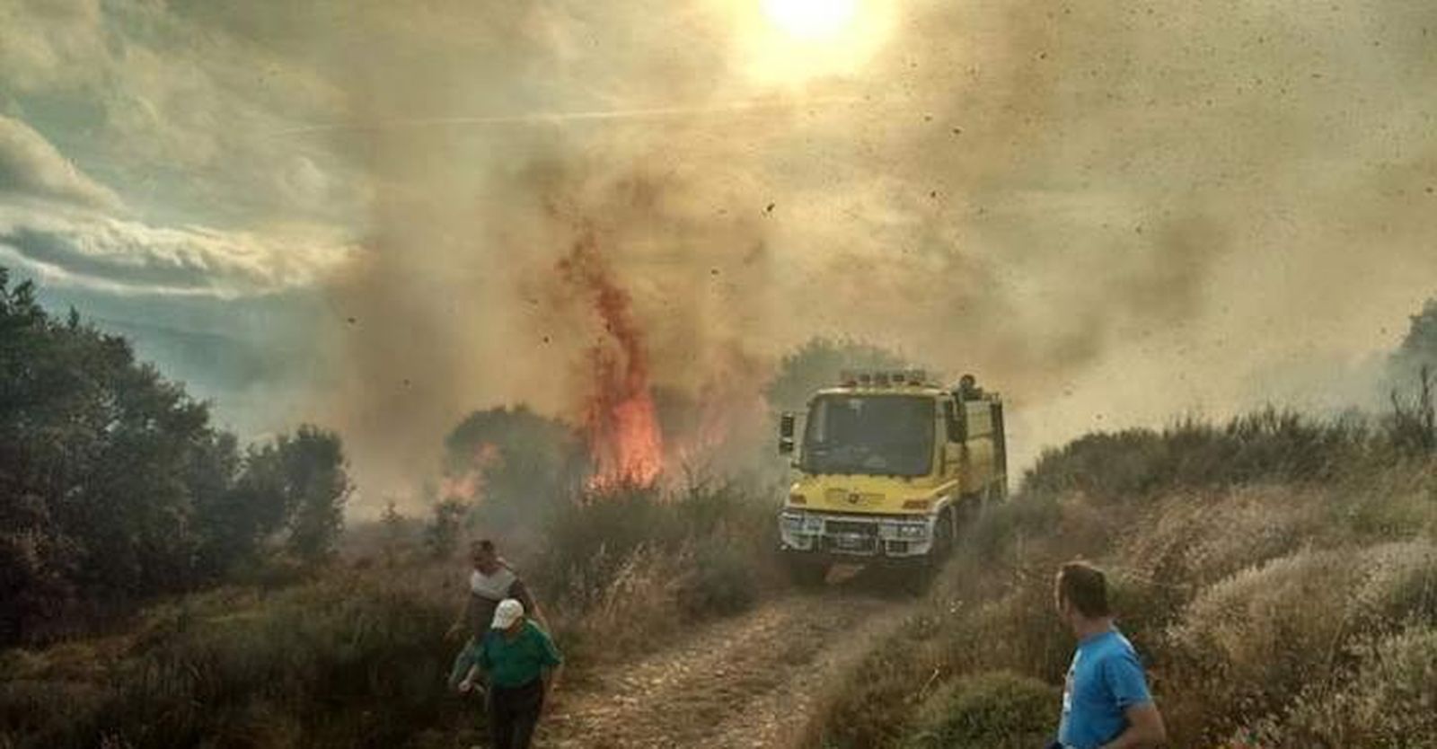 Los Servicios contra Incendios de la Junta extinguen un fuego en Serranillo