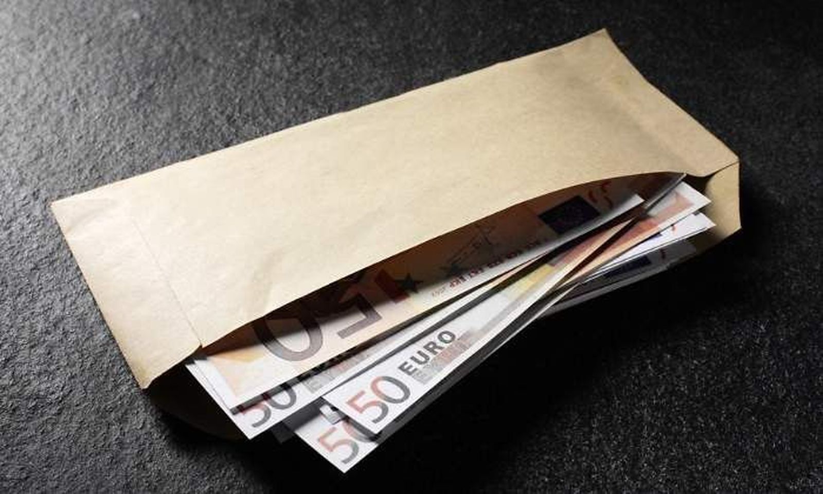 700x420 sobre dinero billetes 5euros