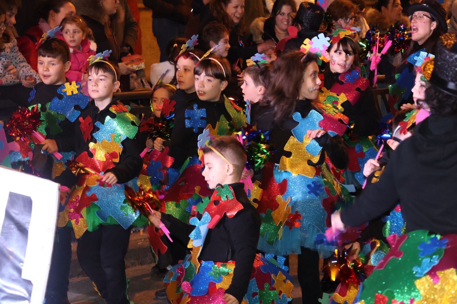 GALERÍA | Segundo desfile, mismo entusiasmo: Zamora se vuelve a disfrazar de Carnaval