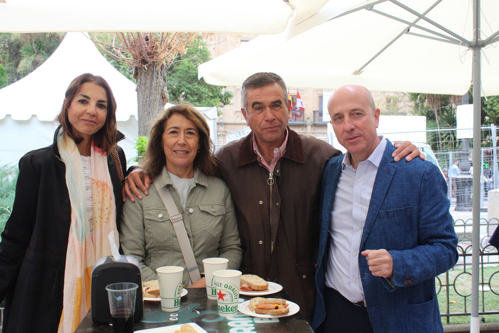 Ambiente en la Feria de Día en el mediodía de este miercoles